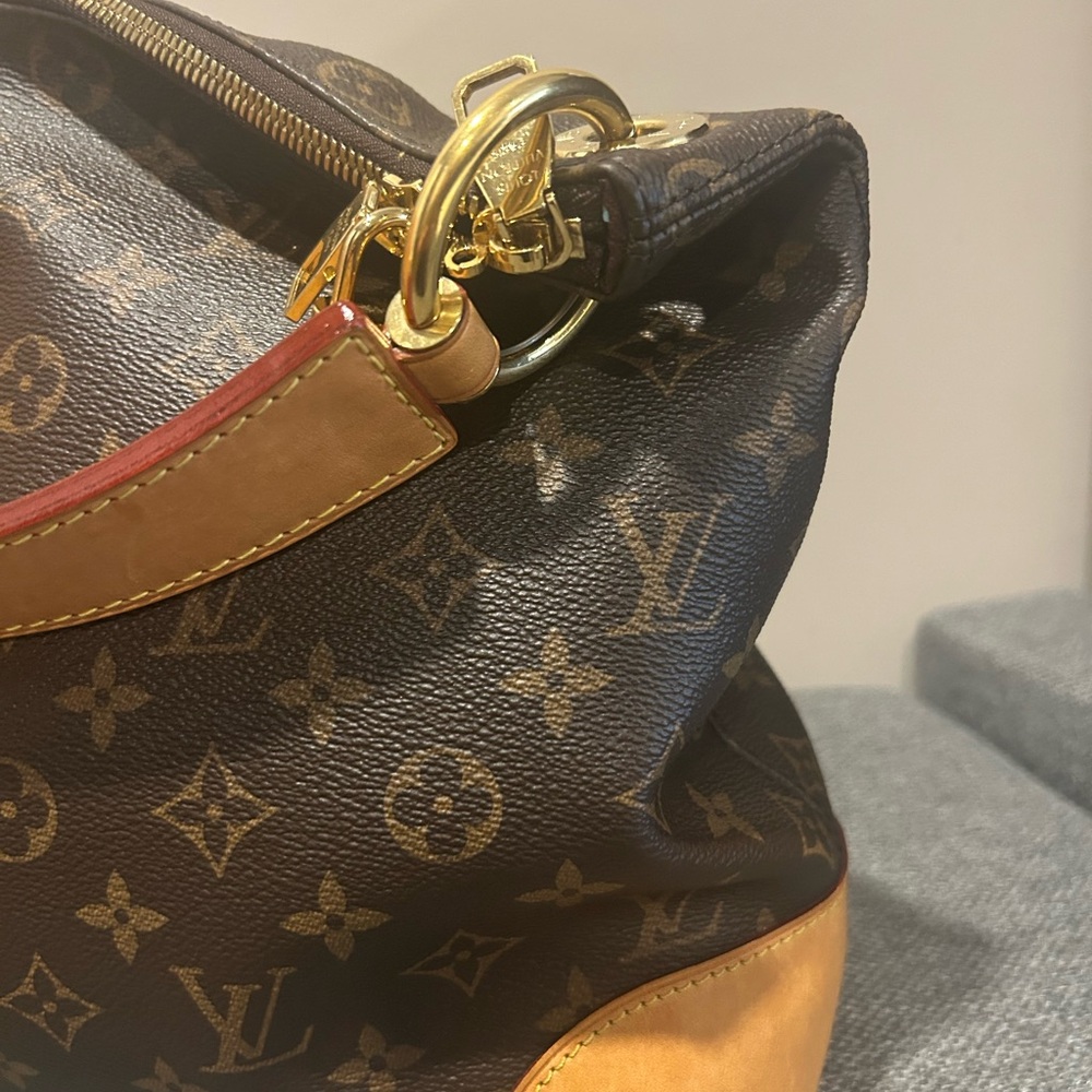 Louis Vuitton Berri PM bag Authentic - Picture 3 of 16